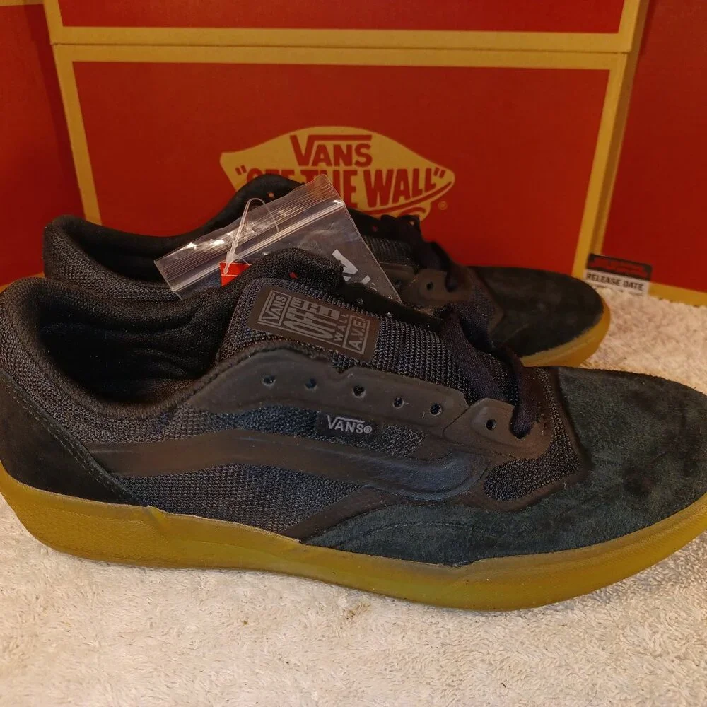 Vans Men's 6.5/Women's 8 AVE Pro Black/Gum (with extra laces) VN0A5HENB9M